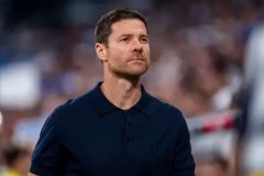 巴塞罗那队长续约降薪，巴萨财务策略引发热议